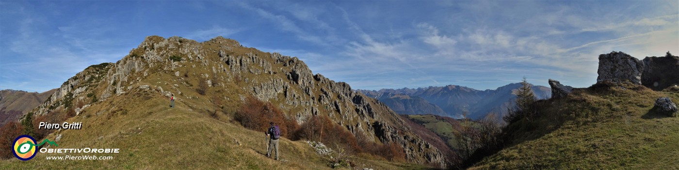 22 Dal Passo di Grialeggio (1690 m) evvai per il Venturosa (1999 m).jpg